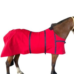 Carpa impermeable con polar color rojo para caballo — vista completa