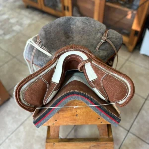 Montura para paseo con camada ploma — vista frontal