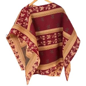 Chamanto de lana artesanal en tonos burdeos y beige con diseño tradicional chileno, vista frontal