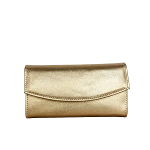 Billetera de cuero dorada para mujer con diseño elegante y compartimientos funcionales