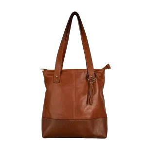 Cartera de cuero café camel con diseño clásico y detalles elegantes