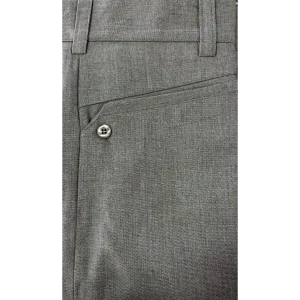 Detalle bolsillo trasero de pantalón de huaso tela fina gris claro Hitega