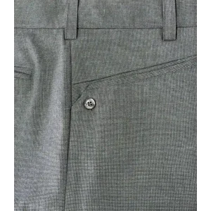 Detalle trasero de pantalón de huaso tela fina microdiseño Hitega color gris con bolsillo y terminaciones elegantes