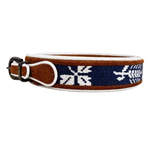 Cinturón fino de chamanto azul marino con costura cuyana y hebilla chapeada artesanal